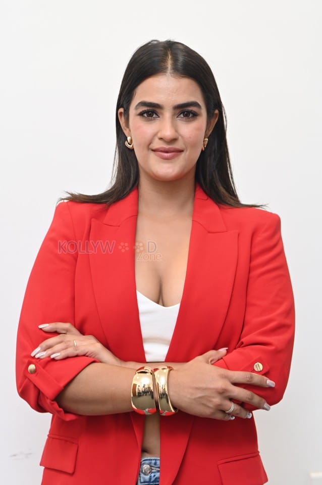 Actress Kavya Thapar at Double Ismart Interview Pictures 65