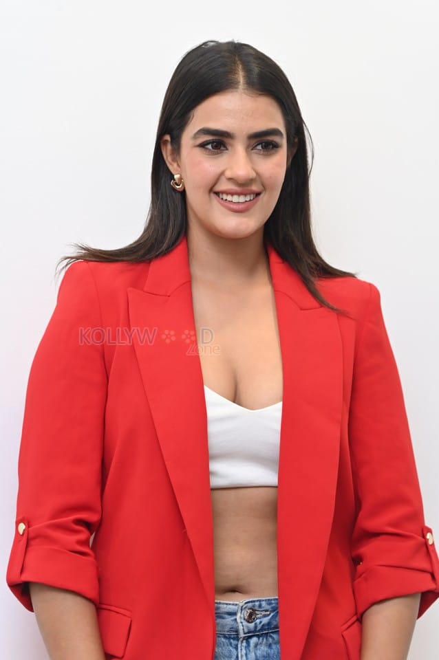 Actress Kavya Thapar at Double Ismart Interview Pictures 66