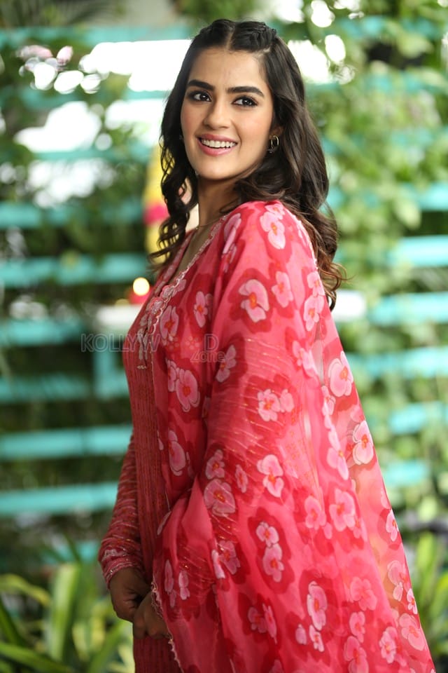 Actress Kavya Thapar at Eagle Movie Interview Photos 88