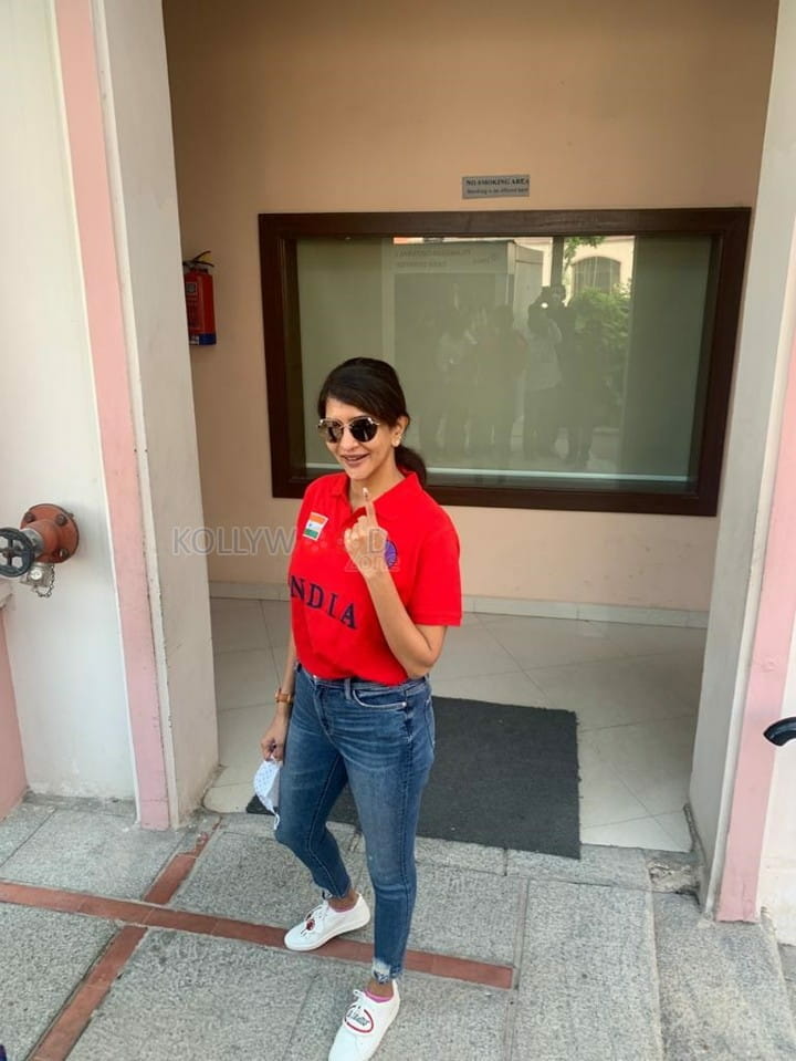 Actress Lakshmi Manchu Casted Her Vote At Fncc Photos