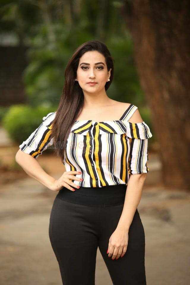 Actress Manjusha At Savyasachi Movie Trailer Launch Photos