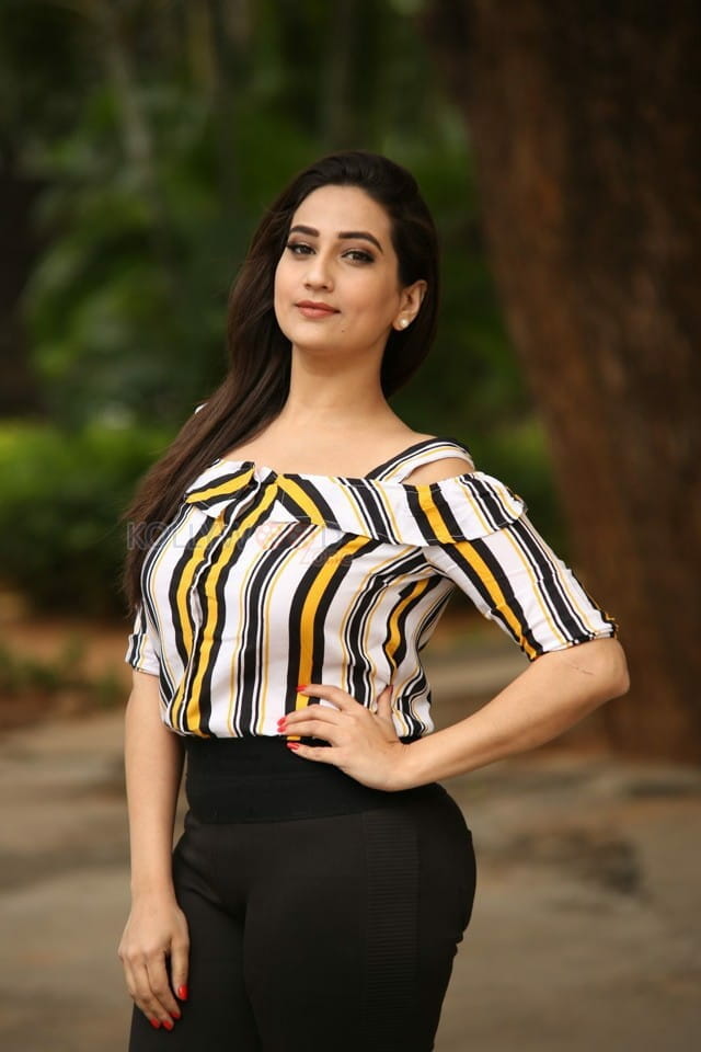 Actress Manjusha At Savyasachi Movie Trailer Launch Photos