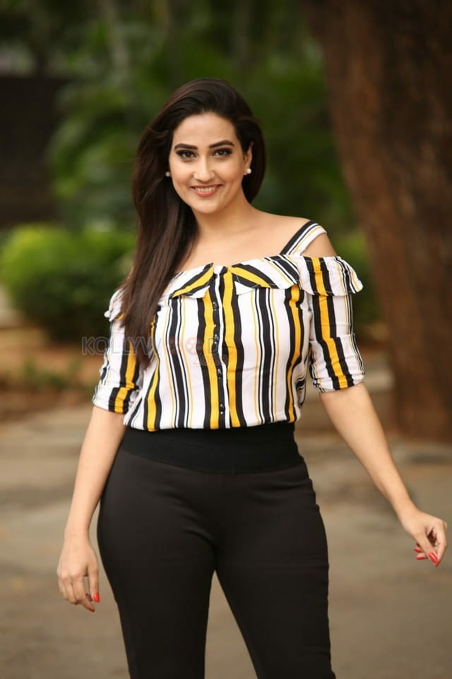 Actress Manjusha At Savyasachi Movie Trailer Launch Photos