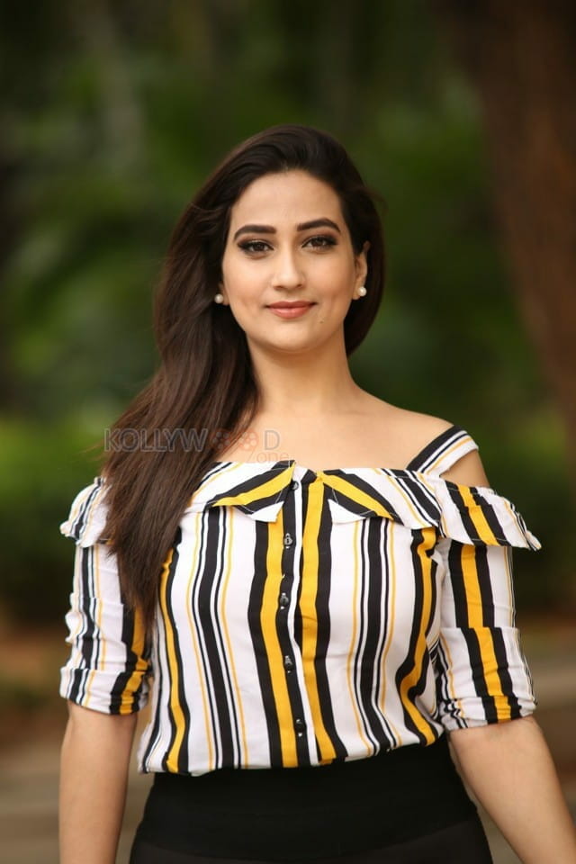 Actress Manjusha At Savyasachi Movie Trailer Launch Photos