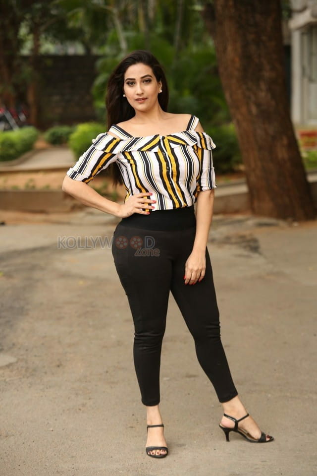 Actress Manjusha At Savyasachi Movie Trailer Launch Photos