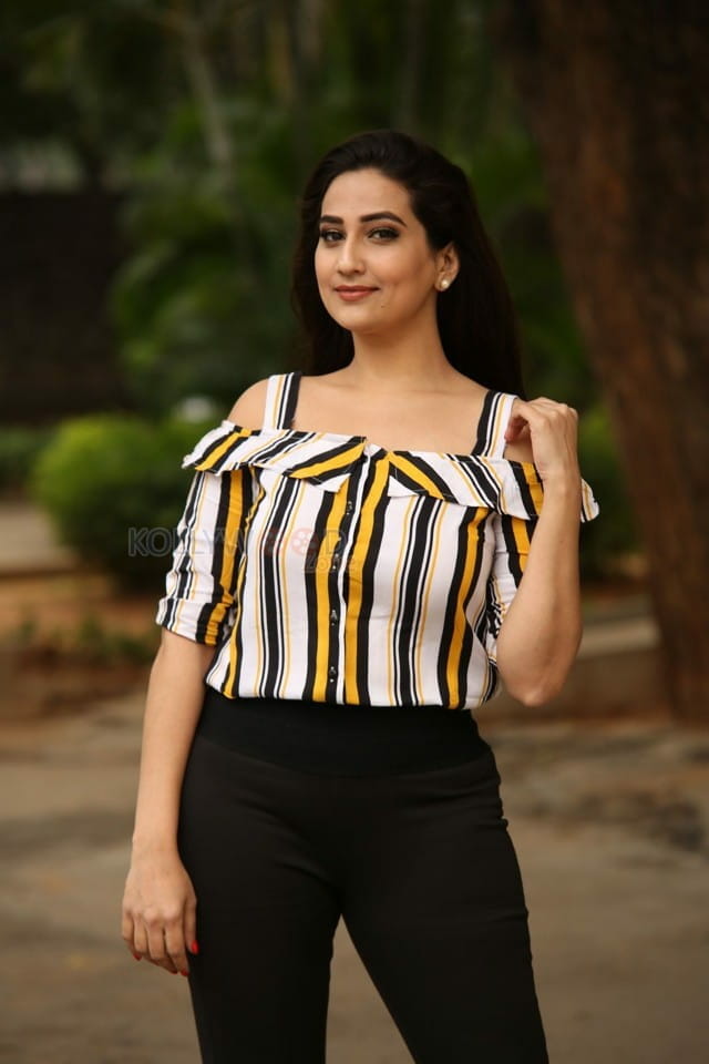 Actress Manjusha At Savyasachi Movie Trailer Launch Photos