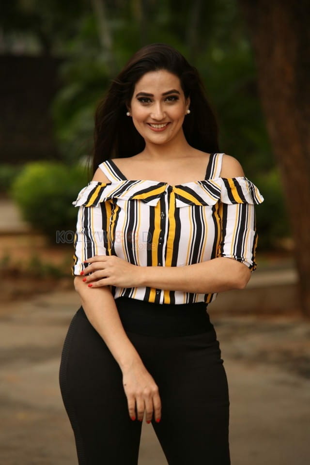 Actress Manjusha At Savyasachi Movie Trailer Launch Photos