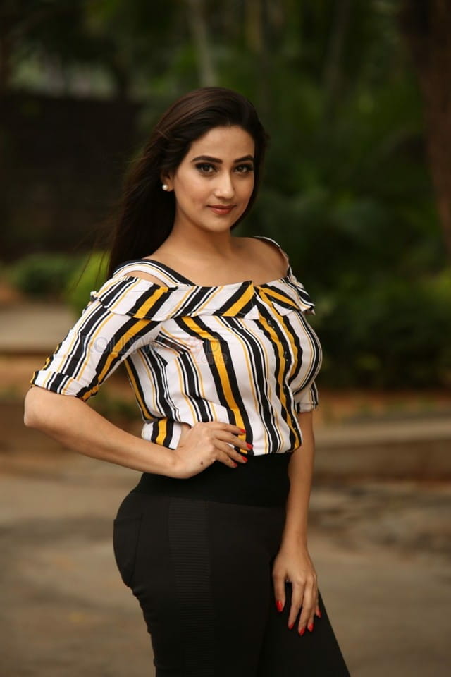 Actress Manjusha At Savyasachi Movie Trailer Launch Photos