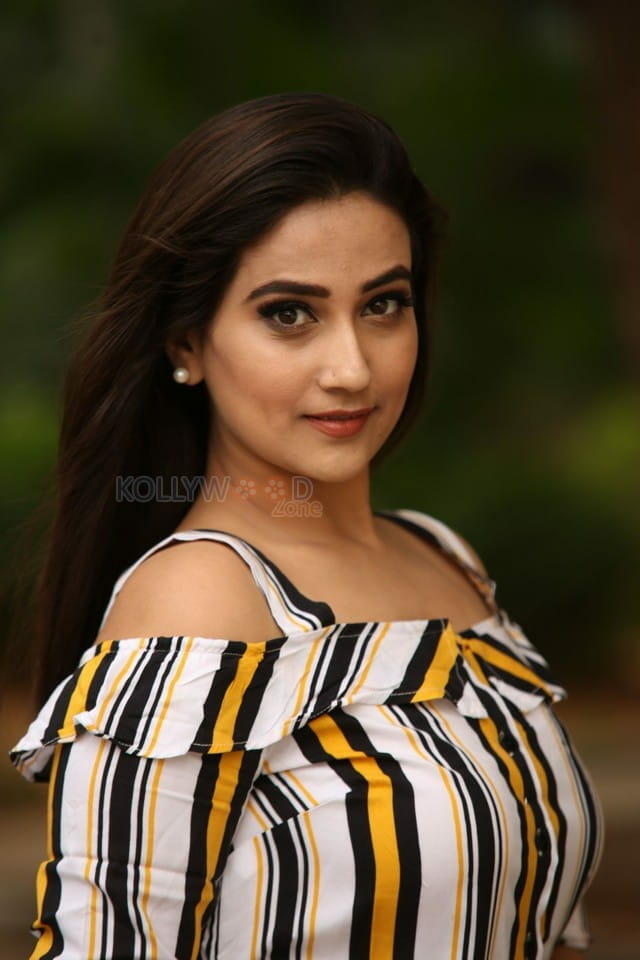 Actress Manjusha At Savyasachi Movie Trailer Launch Photos