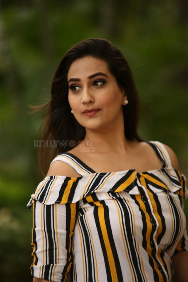 Actress Manjusha At Savyasachi Movie Trailer Launch Photos