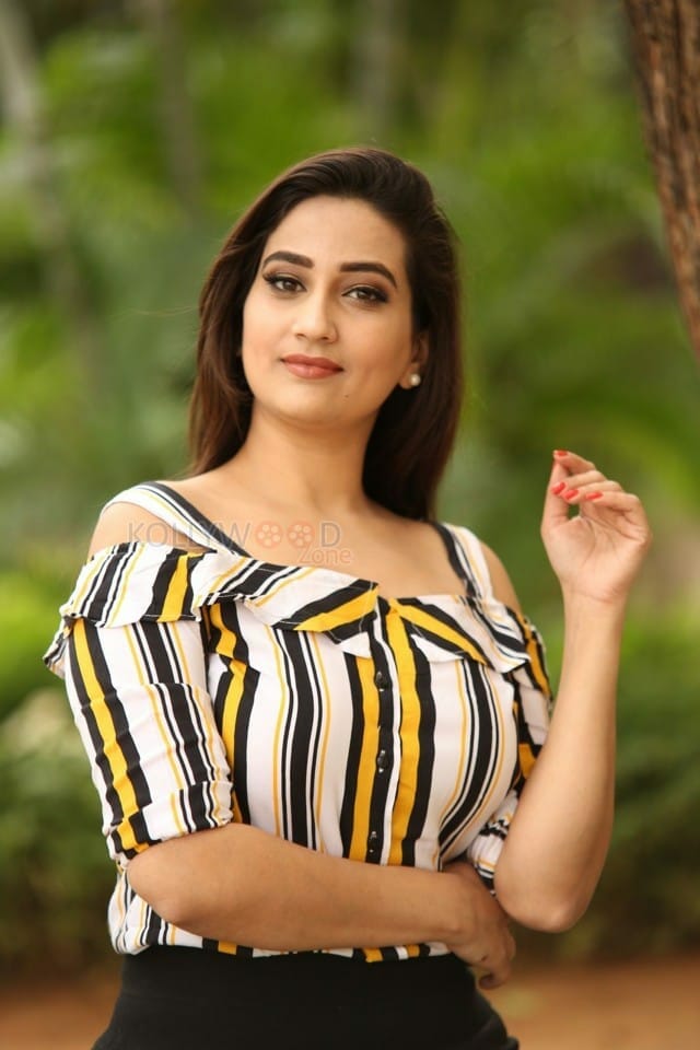 Actress Manjusha At Savyasachi Movie Trailer Launch Photos