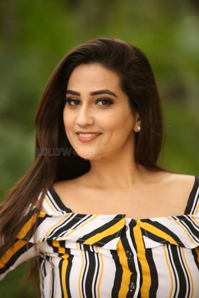 Actress Manjusha At Savyasachi Movie Trailer Launch Photos