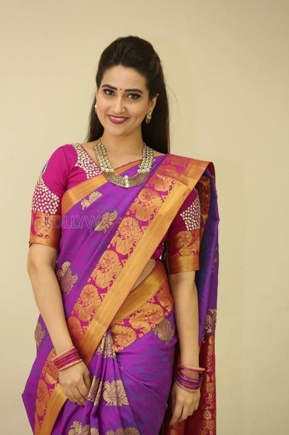 Actress Manjusha Traditional Saree Photos 01 (84824) | Kollywood Zone