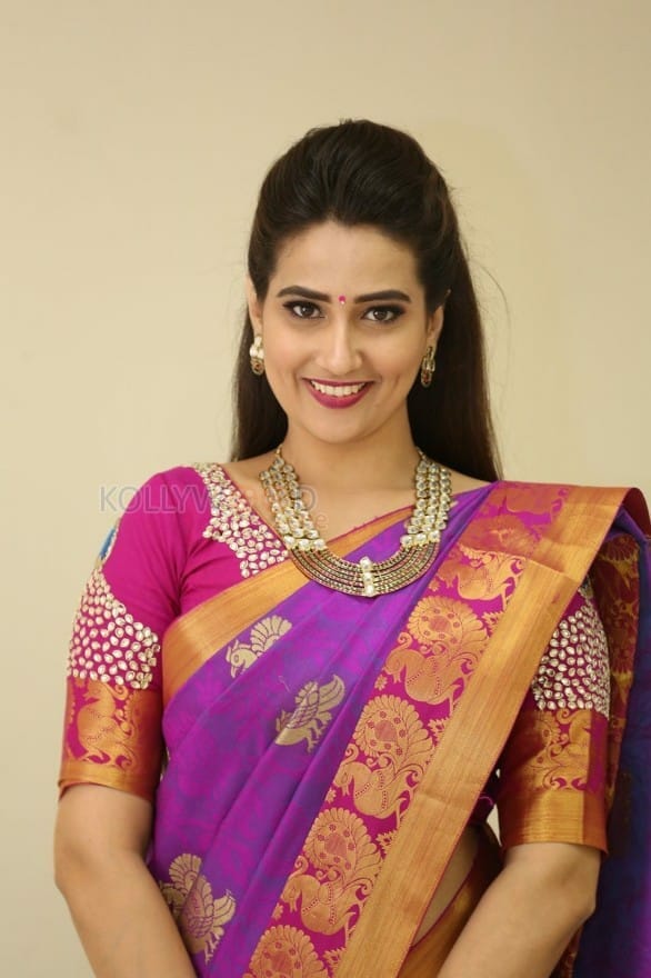 Actress Manjusha Traditional Saree Photos 02 (84825) | Kollywood Zone