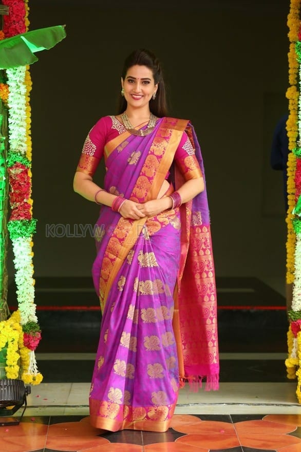 Actress Manjusha Traditional Saree Photos