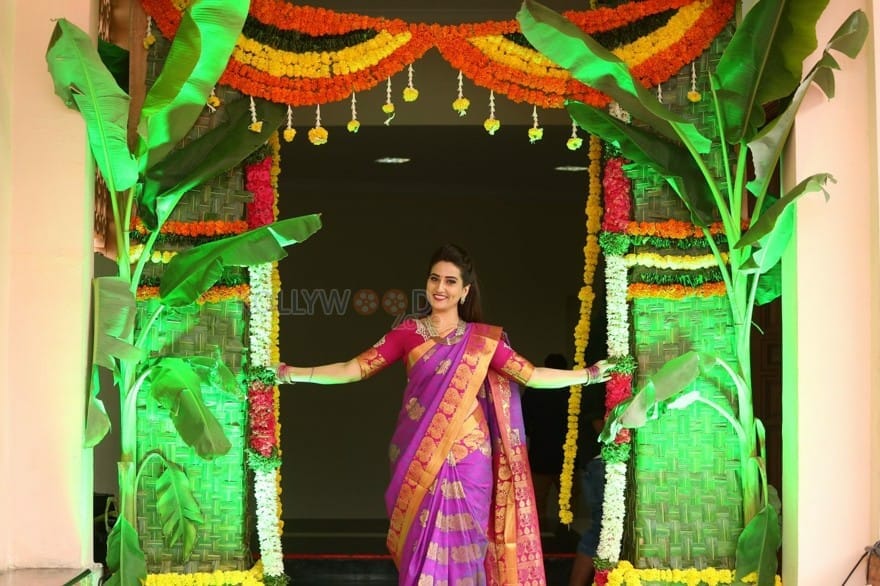 Actress Manjusha Traditional Saree Photos