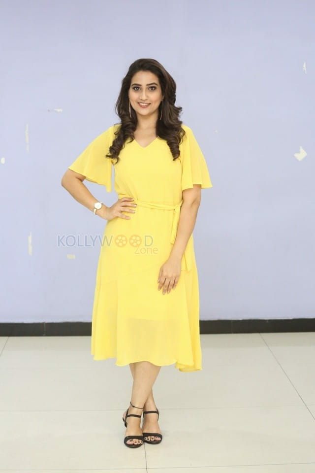 Actress Manjusha Yellow Dress Photos