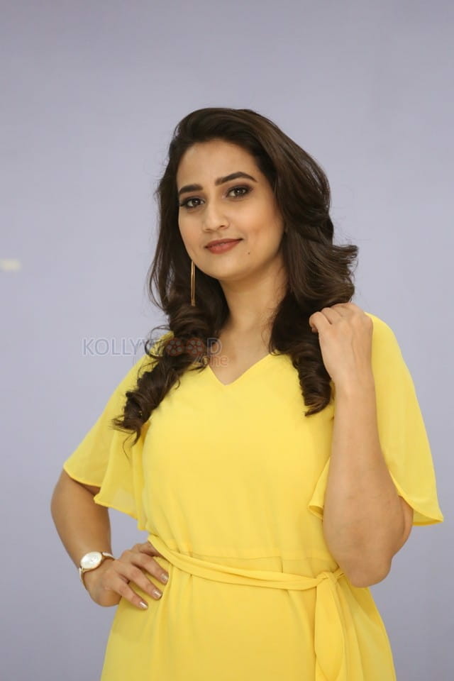 Actress Manjusha Yellow Dress Photos