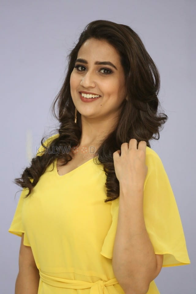 Actress Manjusha Yellow Dress Photos