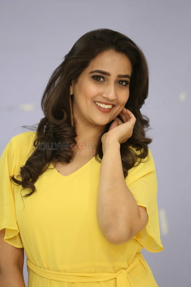 Actress Manjusha Yellow Dress Photos