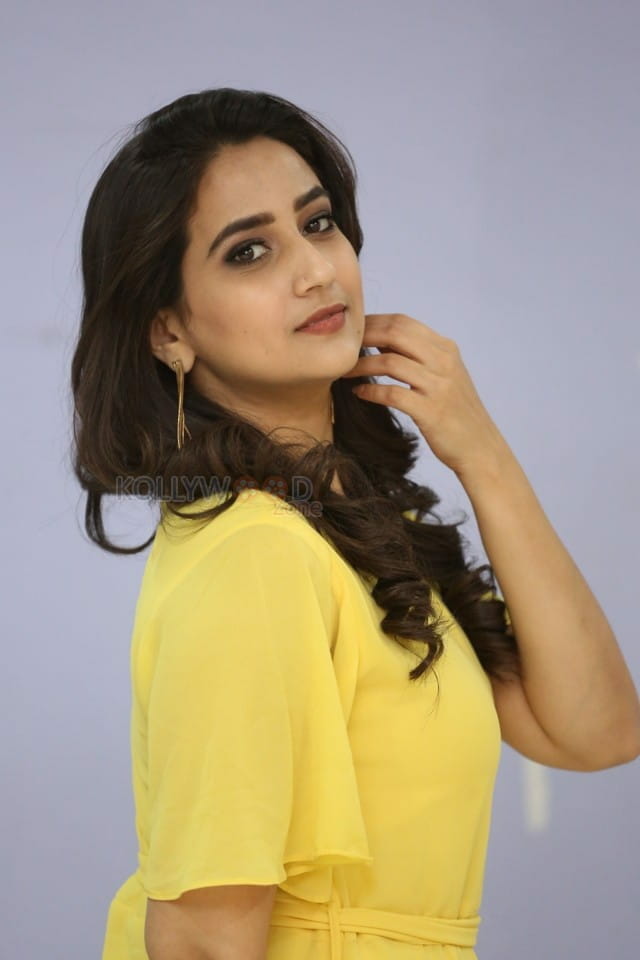 Actress Manjusha Yellow Dress Photos