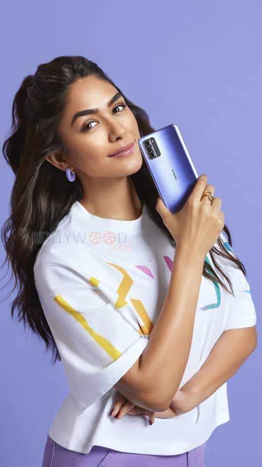 Actress Mrunal Thakur Promoting Nokia Mobile Phones Photos 01