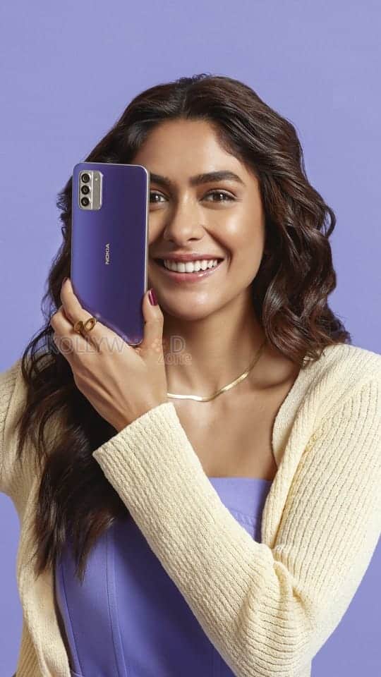 Actress Mrunal Thakur Promoting Nokia Mobile Phones Photos 02