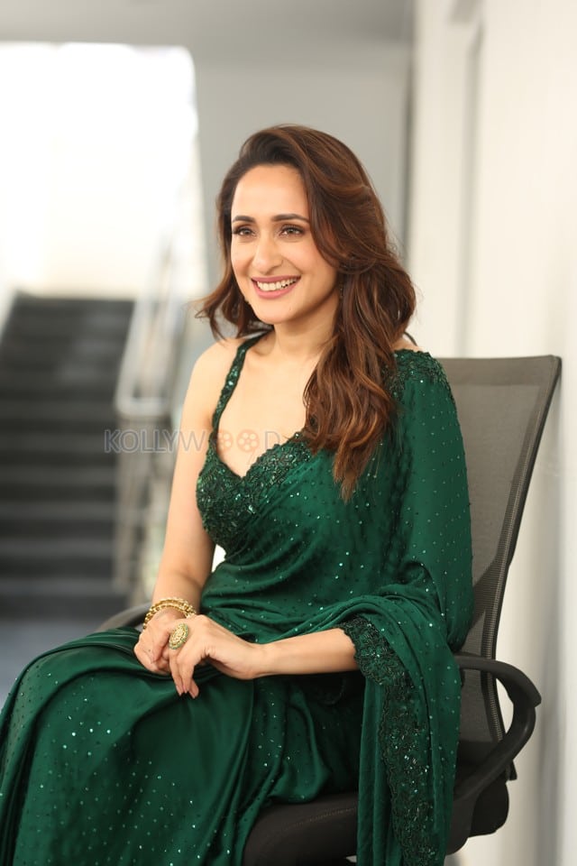 Actress Pragya Jaiswal at Daaku Maharaaj Interview Photos 23