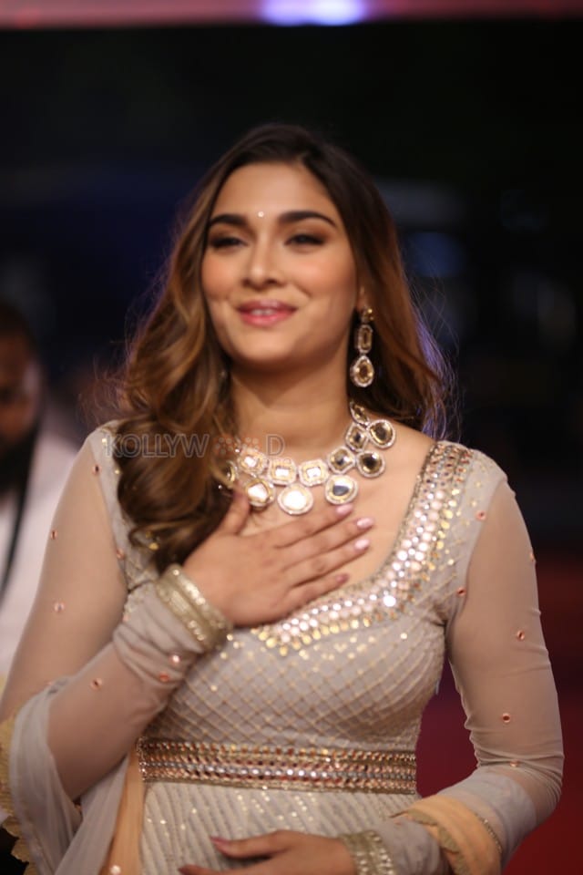 Actress Saiee Manjrekar at Arjun Son Of Vyjayanthi Movie Pre Release Event Photos 17