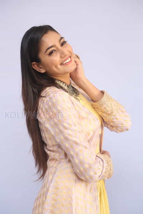 Actress Sana Makbul Latest Pictures