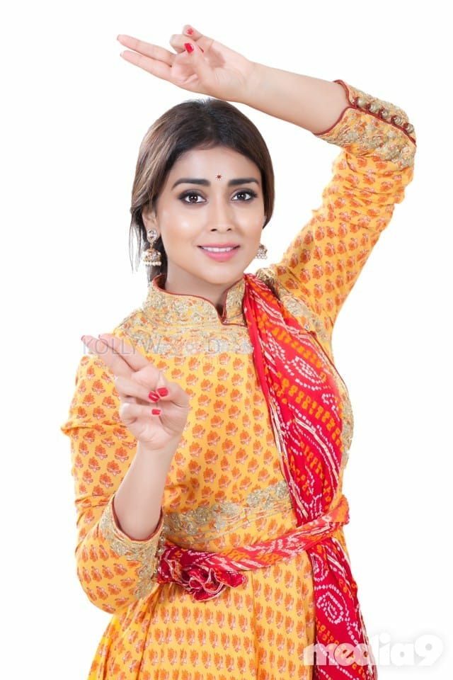 Actress Shriya Saran Dance Poses Photos