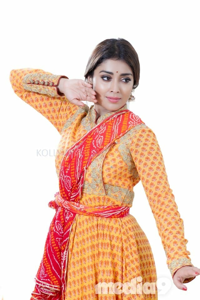 Actress Shriya Saran Dance Poses Photos