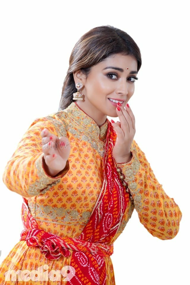 Actress Shriya Saran Dance Poses Photos