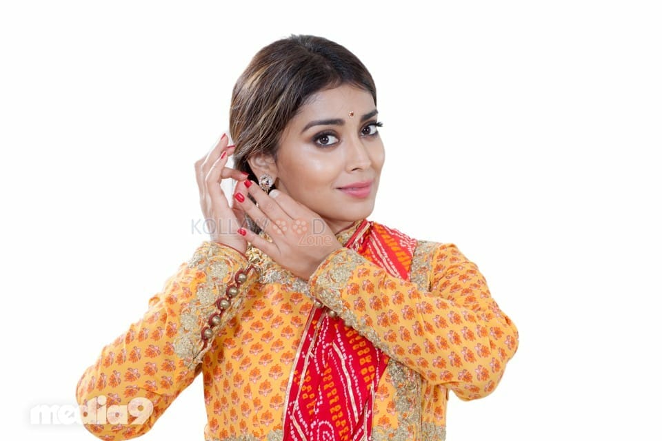 Actress Shriya Saran Dance Poses Photos