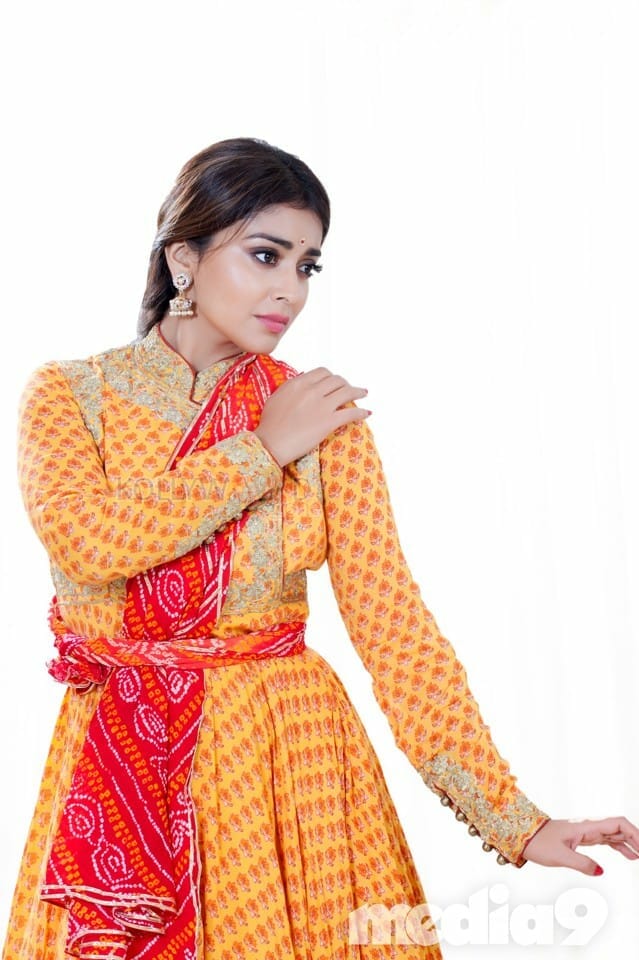 Actress Shriya Saran Dance Poses Photos