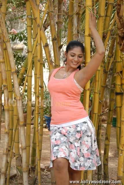 Actress Shruthi Reddy Pictures