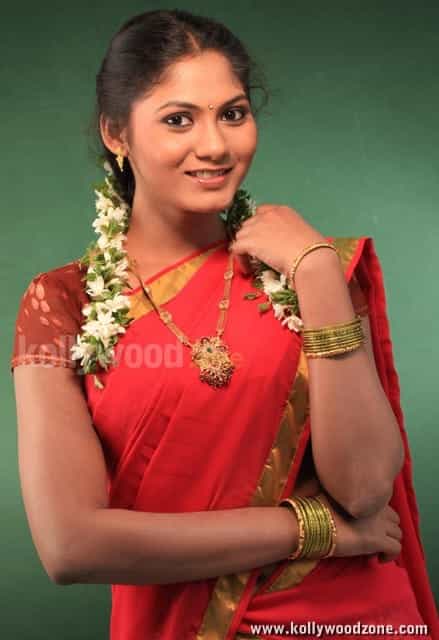 Actress Shruthi Reddy Sexy Photos