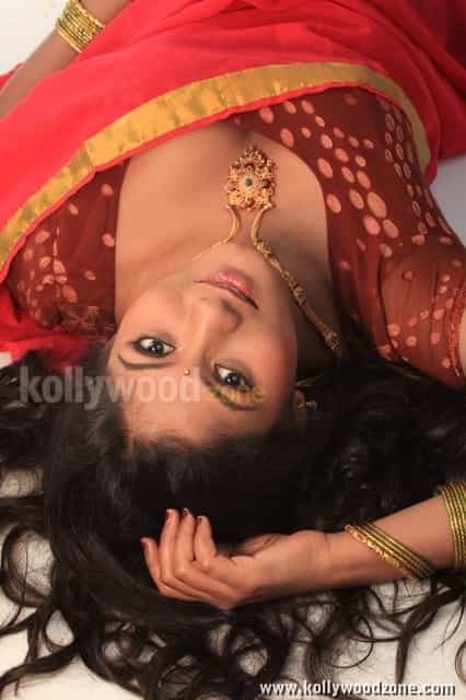 Actress Shruthi Sexy Photos