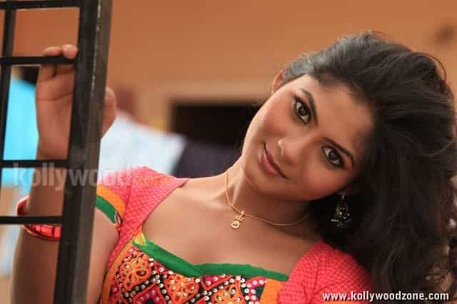 Actress Shruthi Sexy Photos