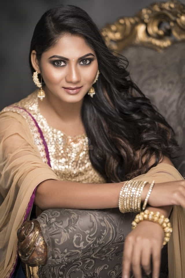 Actress Shruti Reddy New Photos