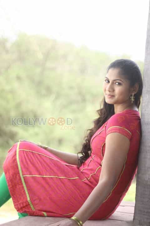 Actress Shruti Reddy New Photoshoot Pictures