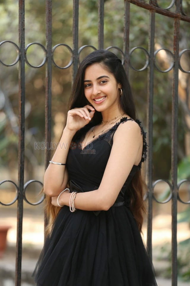 Actress Simrat Kaur Interview Pictures