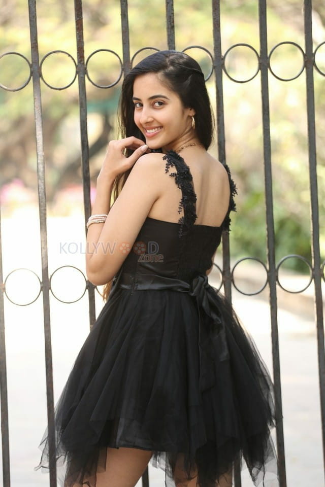 Actress Simrat Kaur Interview Pictures