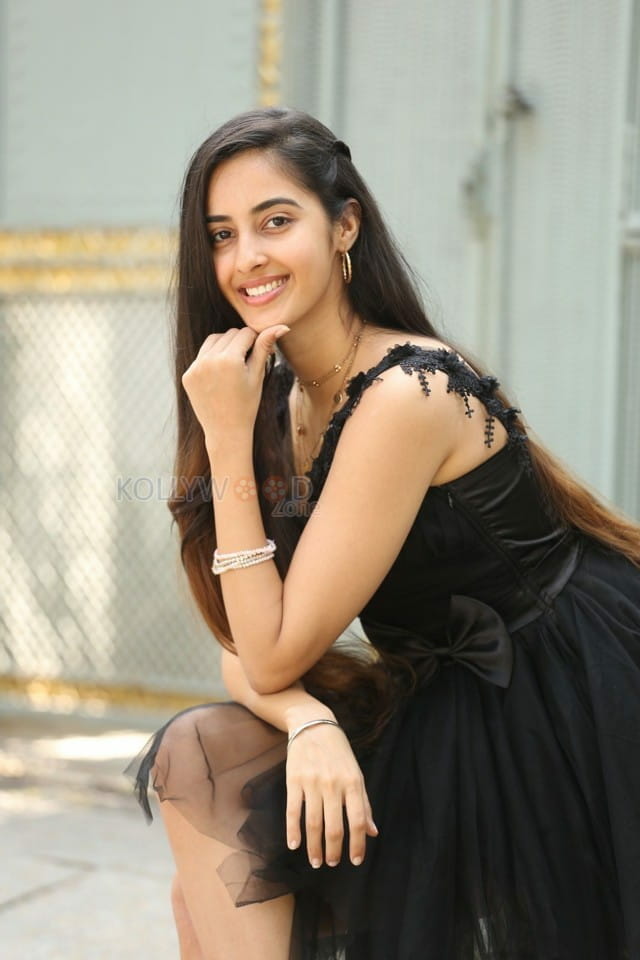 Actress Simrat Kaur Interview Pictures