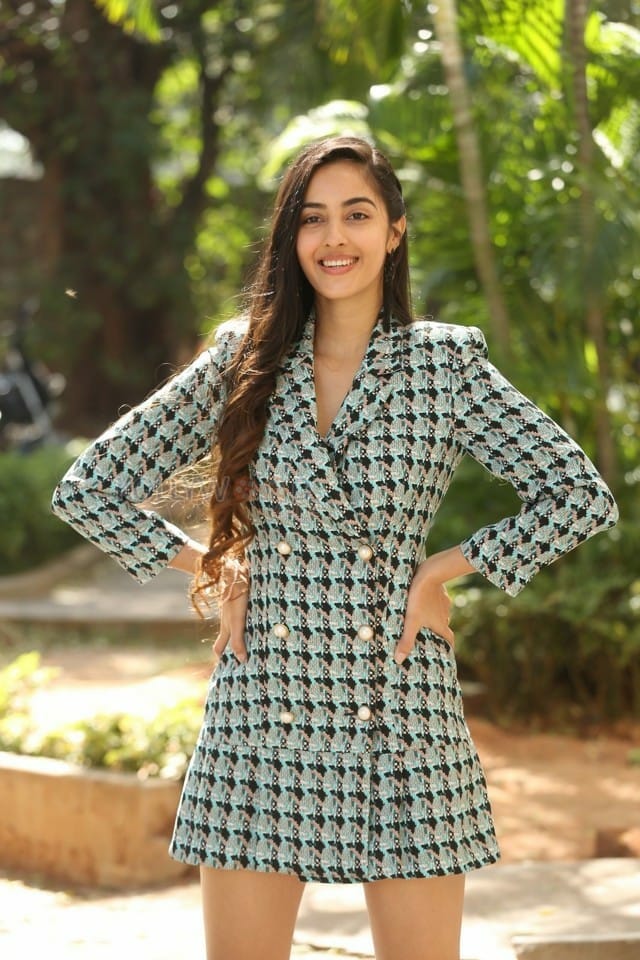 Actress Simrat Kaur Randhawa At Dirty Hari Movie Press Meet Pictures