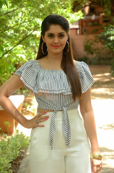 Actress Surabhi Latest Photos