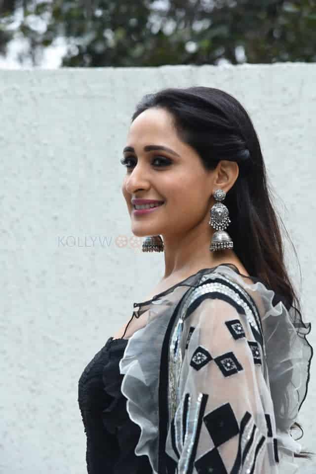 Akhanda Actress Pragya Jaiswal Latest Photoshoot Pictures 27