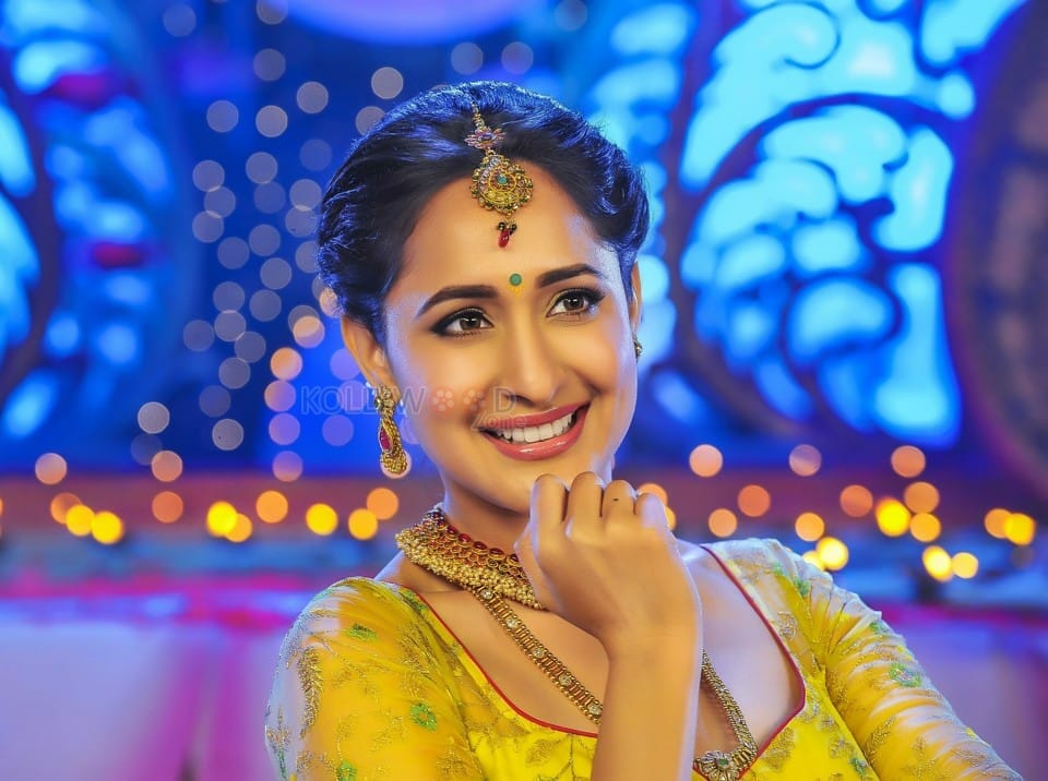 Akilandakodi Brahmandanayagan Movie Heroine Pragya Jaiswal Photos