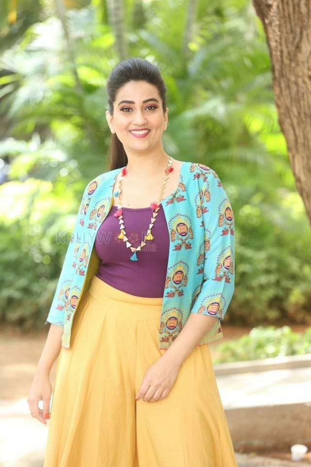 Anchor Manjusha At Monkeys Movie First Look Launch Photos