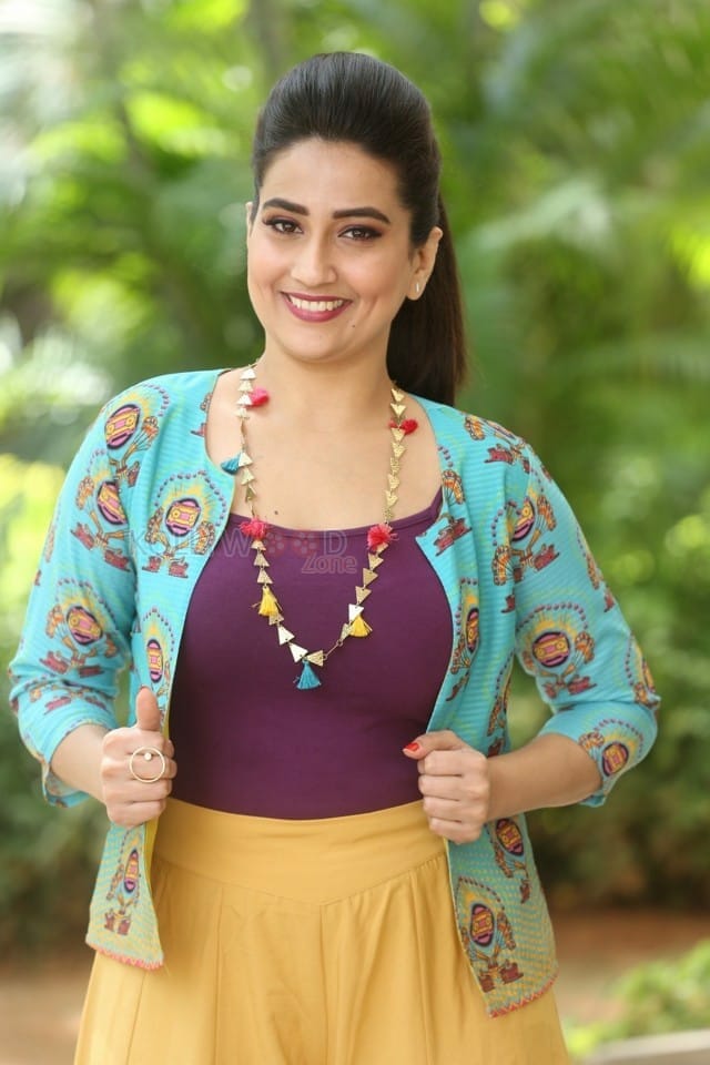 Anchor Manjusha At Monkeys Movie First Look Launch Photos